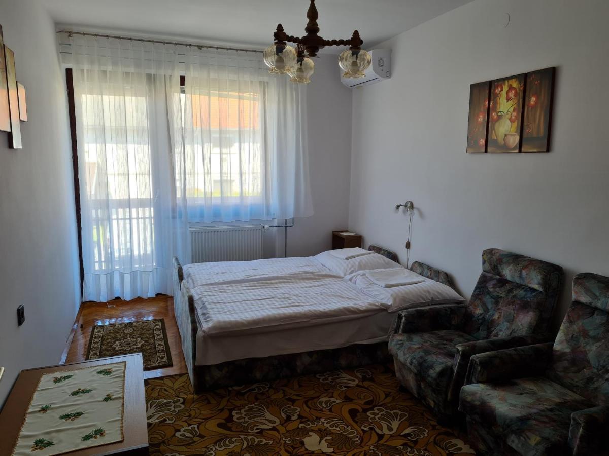 Gyoengyvirag Apartman Ленти Екстериор снимка