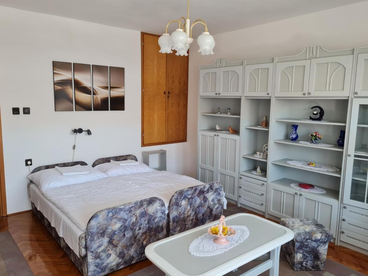 Gyoengyvirag Apartman Ленти Екстериор снимка