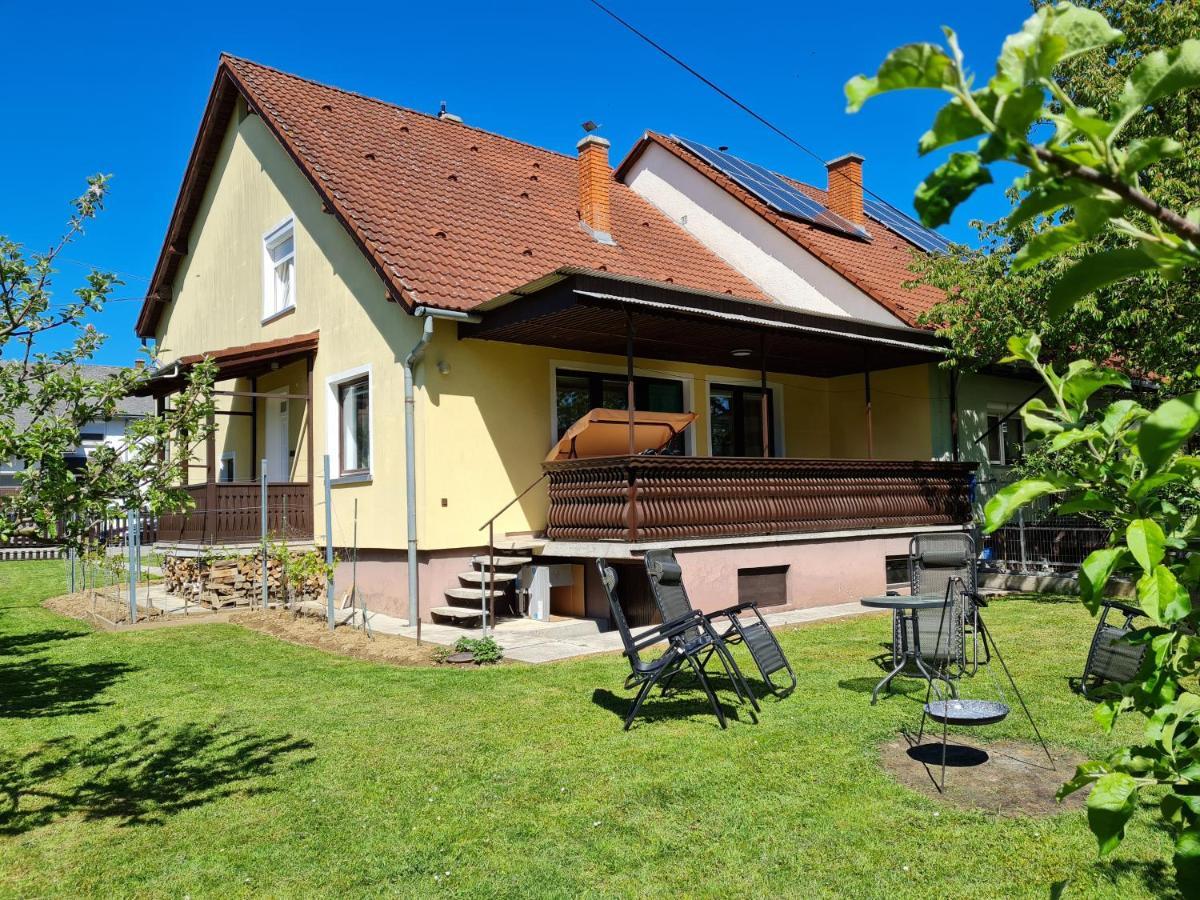 Gyoengyvirag Apartman Ленти Екстериор снимка