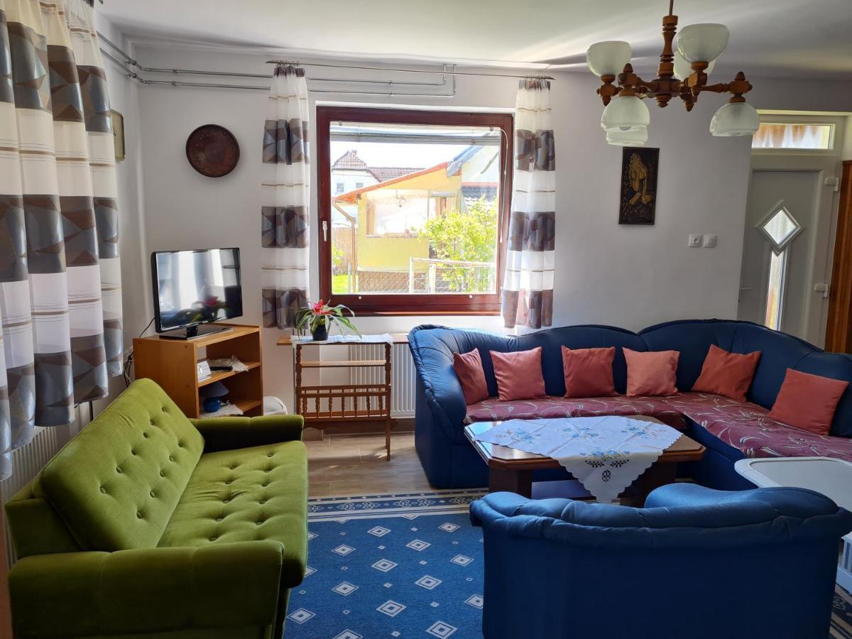 Gyoengyvirag Apartman Ленти Екстериор снимка